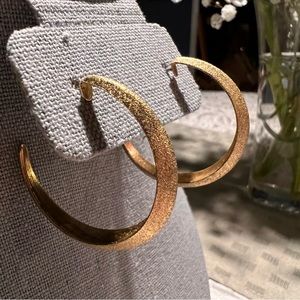 VINTAGE MID-CENTURY GOLD HOOP EARRINGS